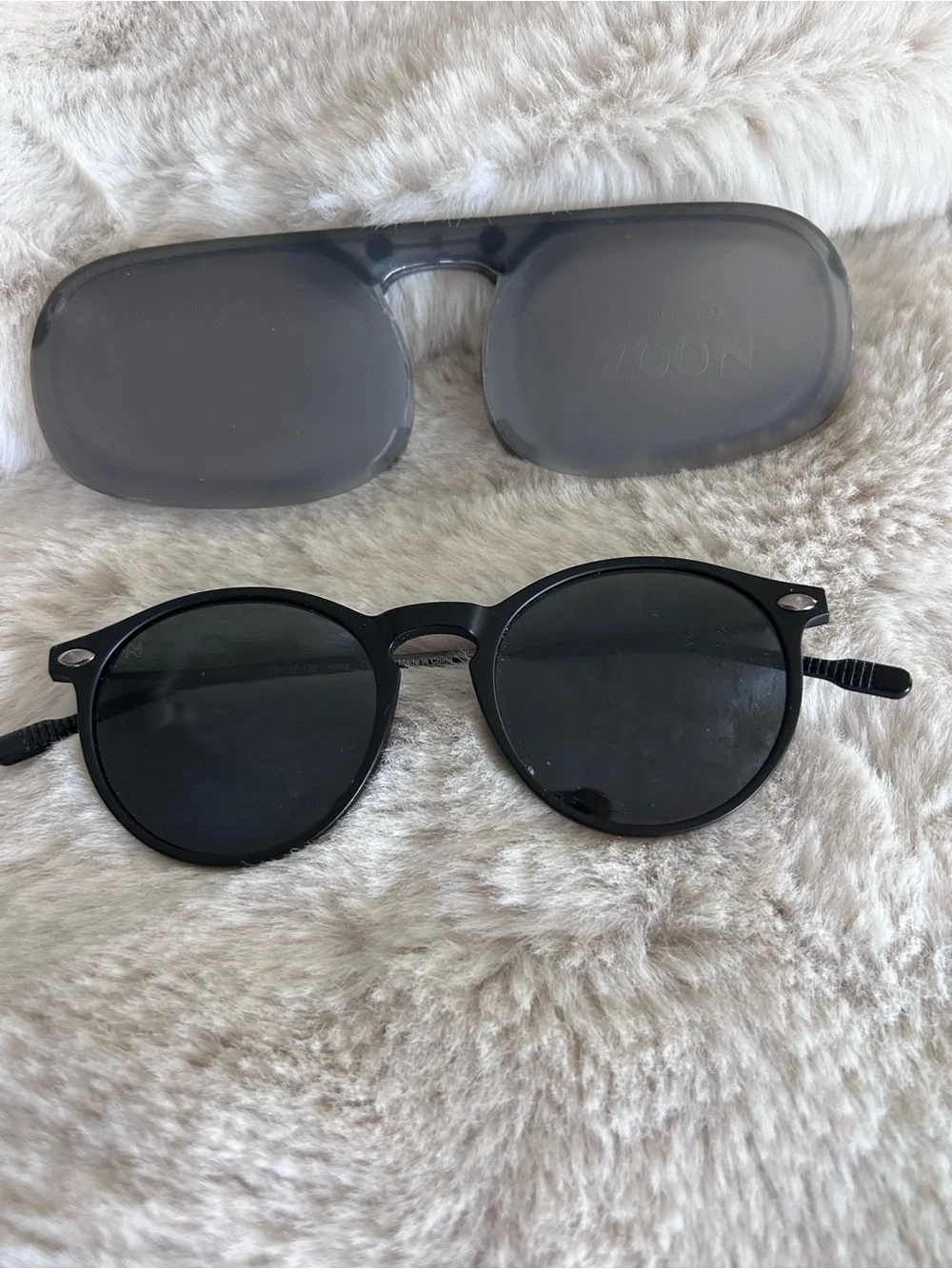 Women’s Black Round Sunglasses with Gray Lenses Polarized Lightweight